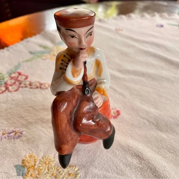 Vintage Asian Man Sitting on Barrel Figurine. Occupied Japan. 5"H x 4"W - Picture 8 of 16